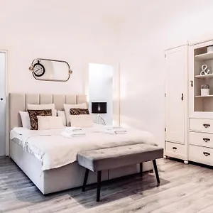 Wenceslas Square / Main Station - New Studio***** Apartament